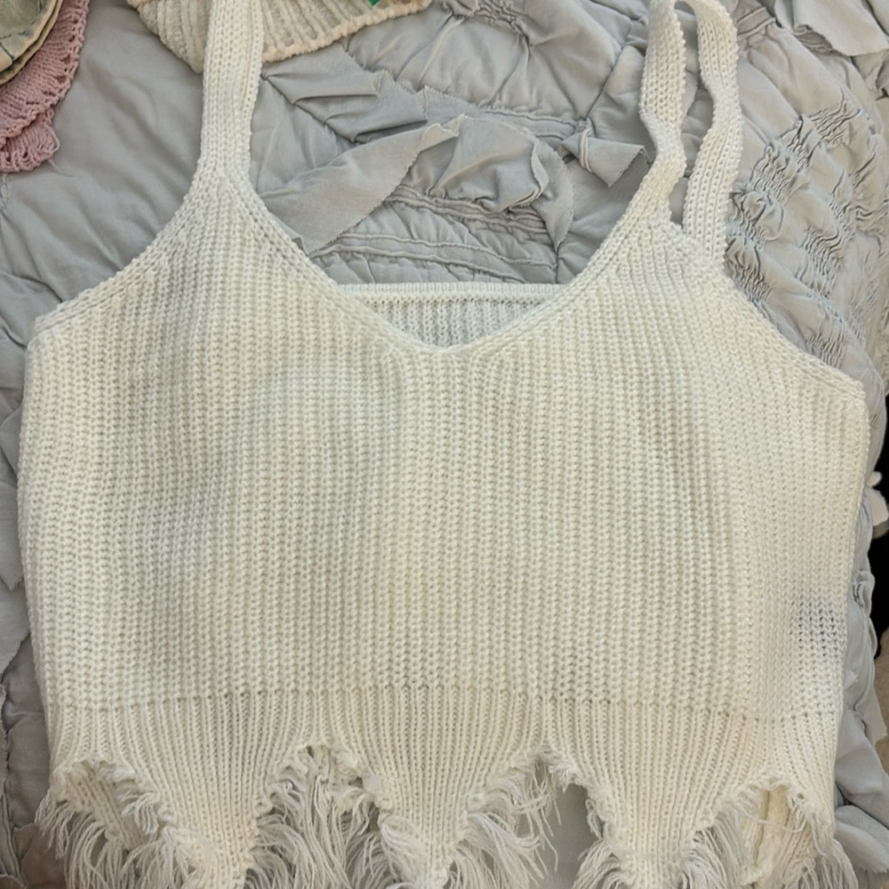 White knitted tank top